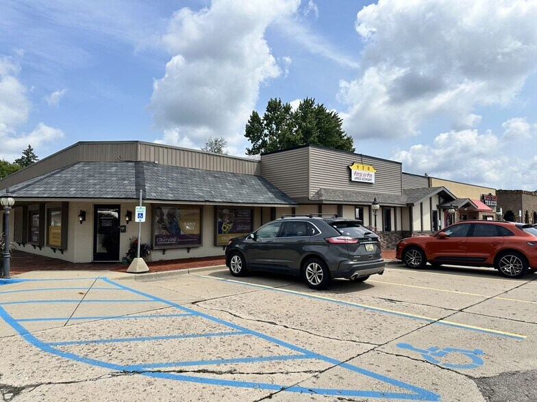 More Photos Of 631-651 E Saginaw Hwy, Grand Ledge Freestanding For Lease