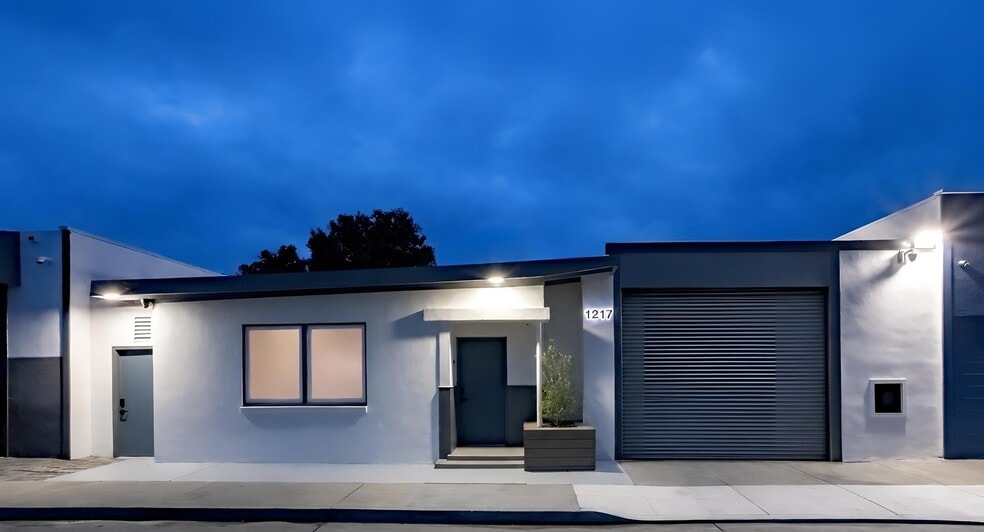 More Photos Of 1217 S Railroad Ave, San Mateo Showroom For Sale