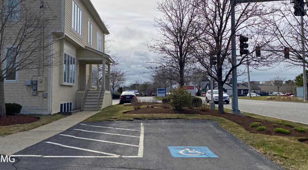 More Photos Of 129 Airport Rd, Hyannis Loft Creative Space For Lease