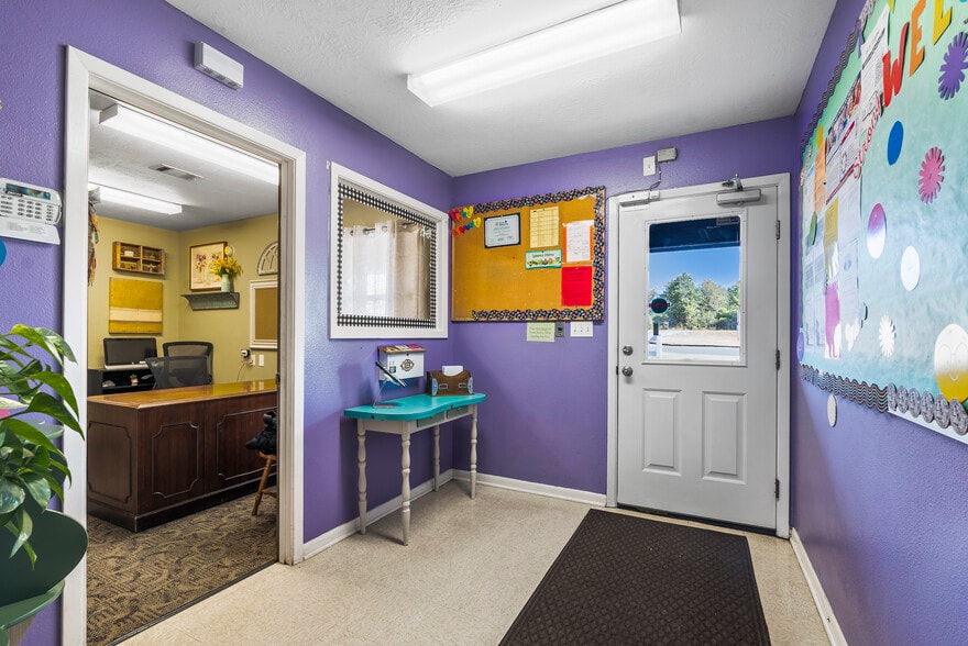More Photos Of 989 Old Mcdade Rd, Elgin Daycare Center For Sale