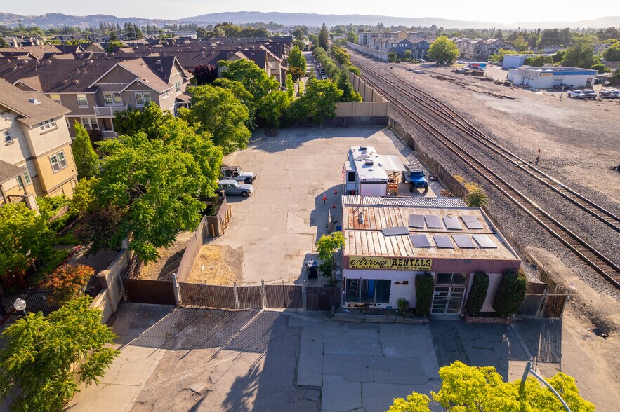 More Photos Of 187 N L St, Livermore Storefront Retail Residential For Sale