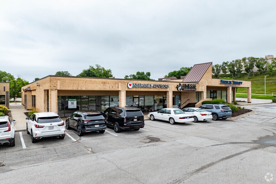 More Photos Of 622 N 108th Ct, Omaha Unknown For Lease