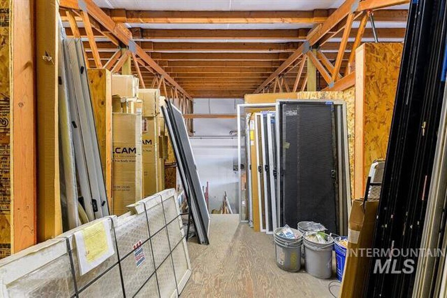 More Photos Of 603 & 621 N Main St, Moscow Distribution For Sale