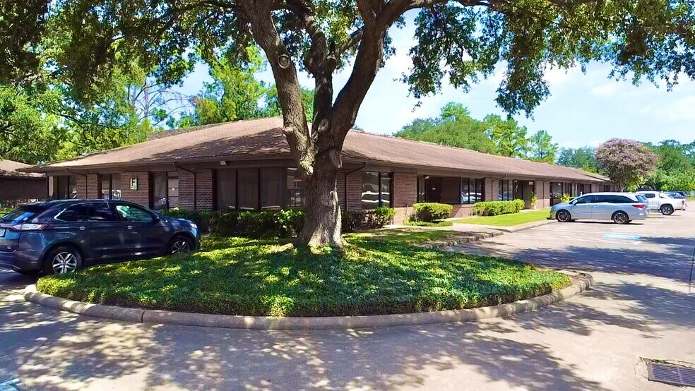 More Photos Of 7135 W Tidwell Rd, Houston Unknown For Lease