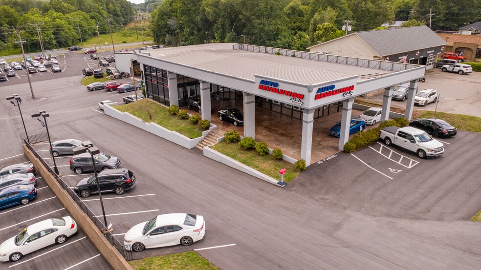 More Photos Of 325 W Dixon Blvd, Shelby Unknown For Lease