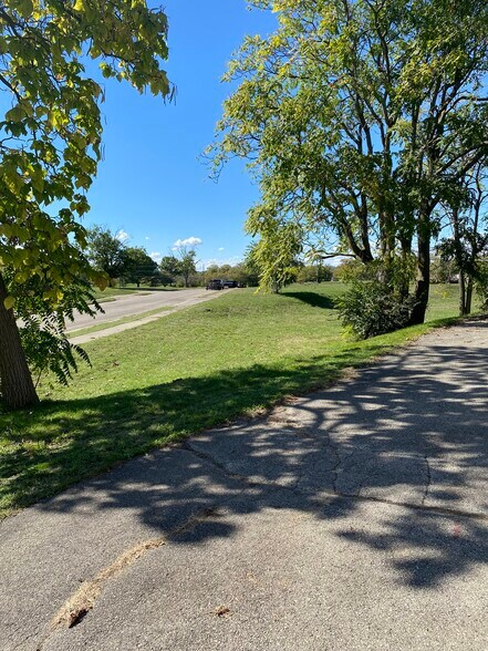 More Photos Of 1321 Forest Ave, Middletown Warehouse For Sale