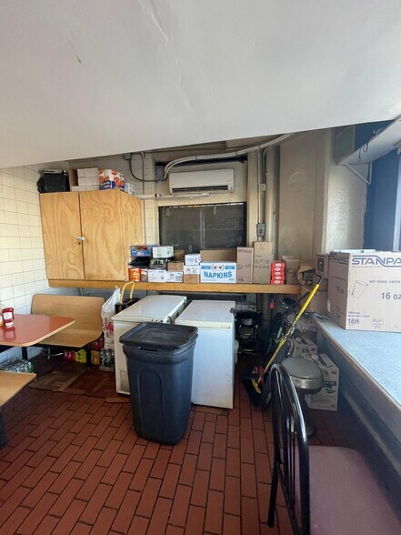 More Photos Of 47-05 Metropolitan Ave, Ridgewood Warehouse For Lease