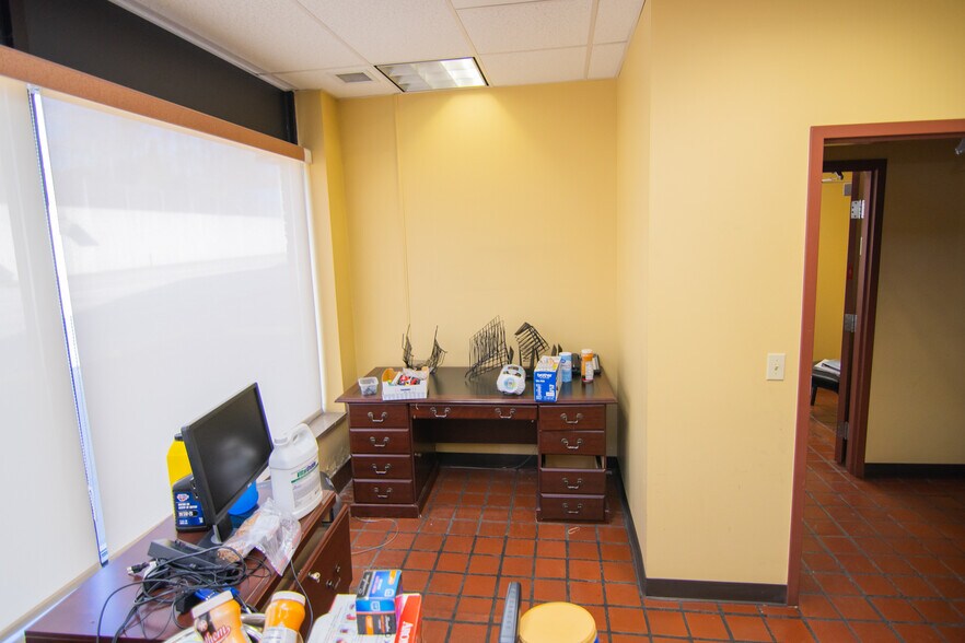 More Photos Of 1439 Sunset Blvd, Steubenville Flex For Sale