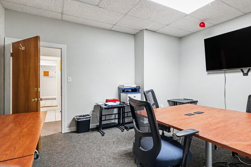 More Photos Of 8407 Richmond Hwy, Alexandria Storefront For Sale