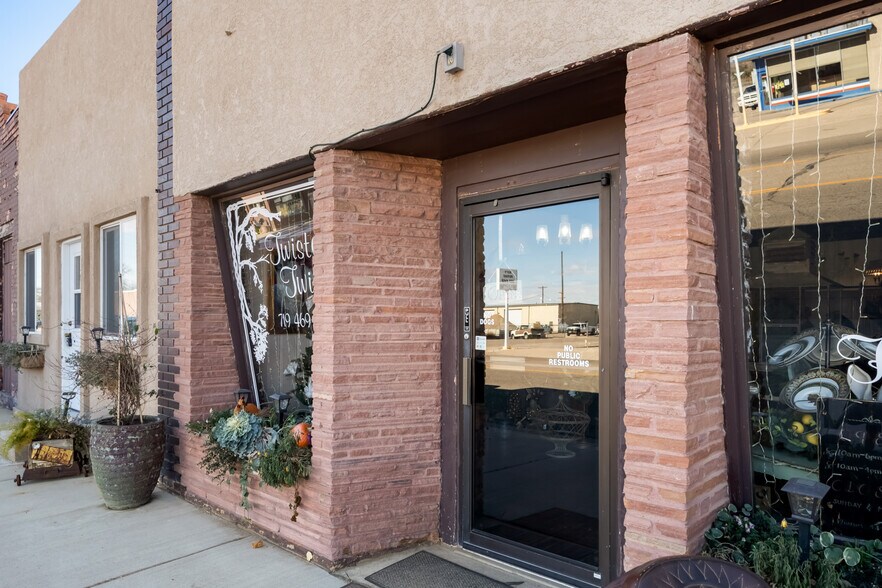 More Photos Of 122 E Cranston Ave, Fowler Flex For Sale