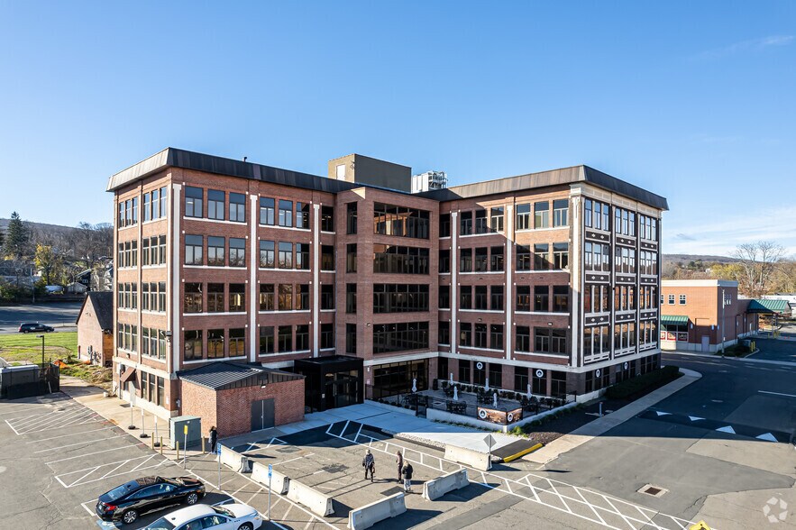 More Photos Of 10 Main St, Bristol Office For Lease