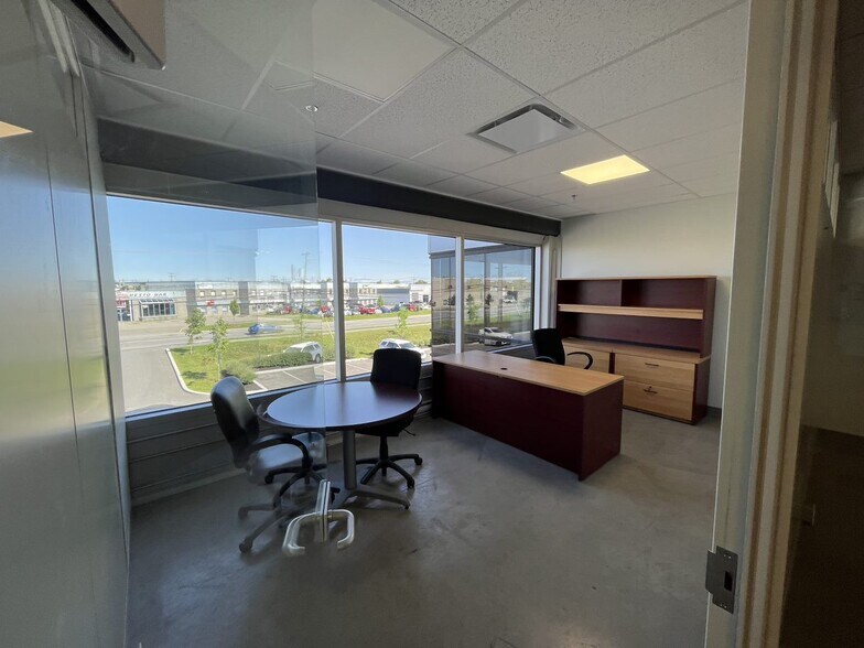 More Photos Of 1300-1334 Av De La Gare, Mascouche Service For Lease