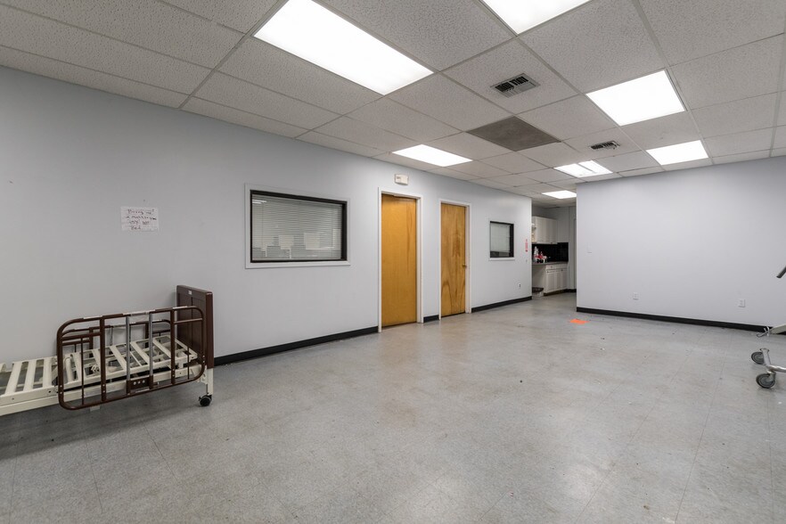 More Photos Of 166-170 Jericho Tpke, Floral Park Loft Creative Space For Lease