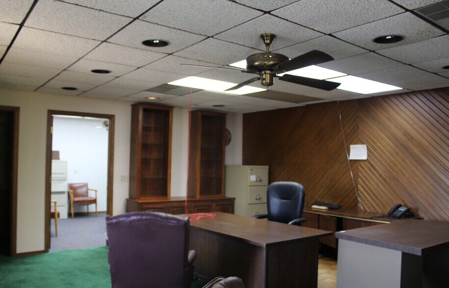 More Photos Of 4310 Oklahoma Ave, Woodward Distribution For Sale