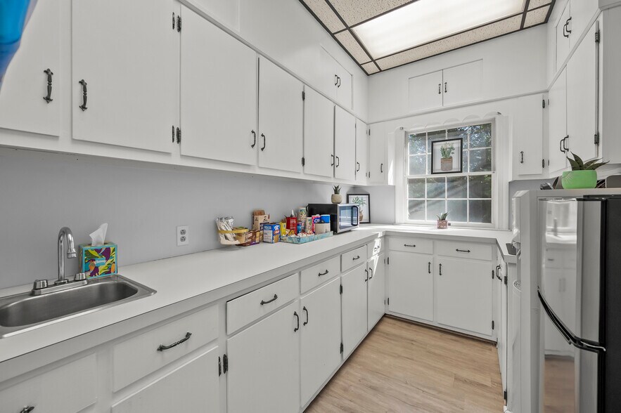 More Photos Of 4375 Silas Creek Pky, Winston-Salem Medical For Sale