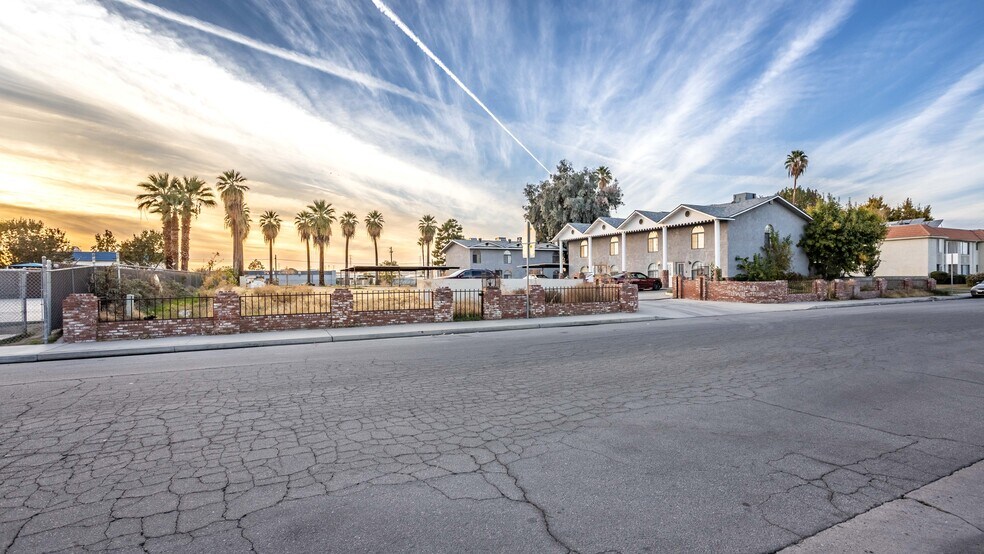 More Photos Of 4023 O St, Bakersfield Apartments For Sale