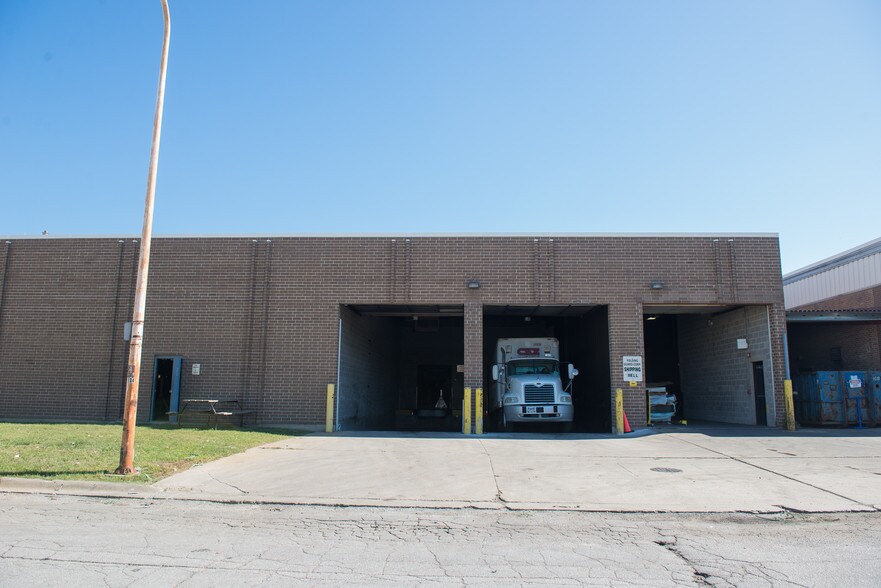 More Photos Of 5858 W 73rd St, Bedford Park Manufacturing For Lease