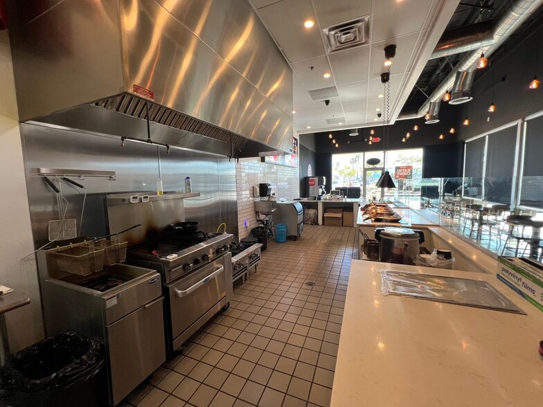 More Photos Of 9852 Chapman Ave, Garden Grove Storefront For Lease