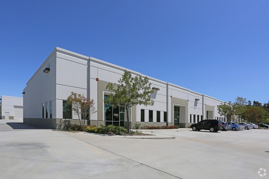 More Photos Of 2880 Scott St, Vista Unknown For Lease