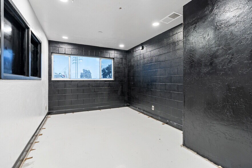 More Photos Of 217 S Ben Maddox Way, Visalia Service For Sale