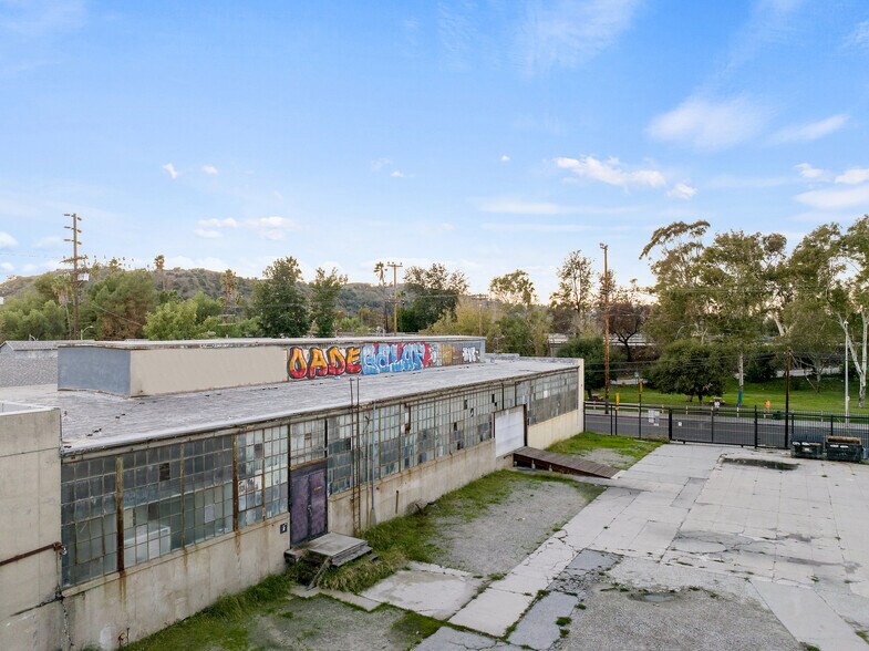 More Photos Of 2626 Lacy St, Los Angeles Industrial For Sale