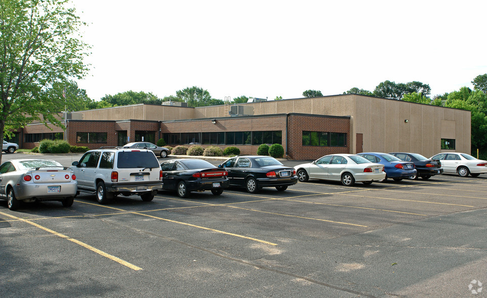 Primary Photo Of 20 Yorkton Ct, Little Canada Manufacturing For Lease