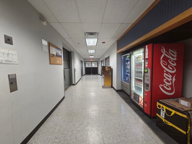 More Photos Of 500 W Cummings Park, Woburn Office For Lease