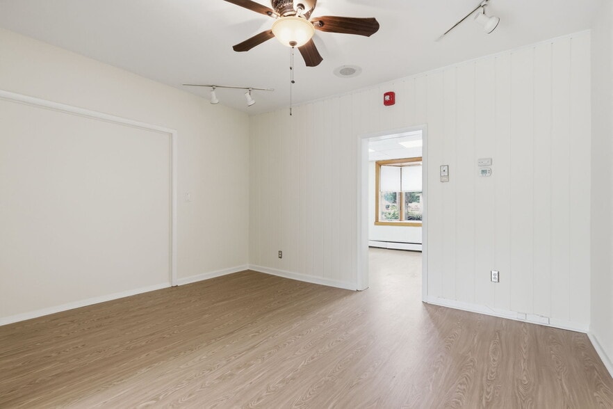 More Photos Of 168 White Horse Ave, Hamilton Office For Sale