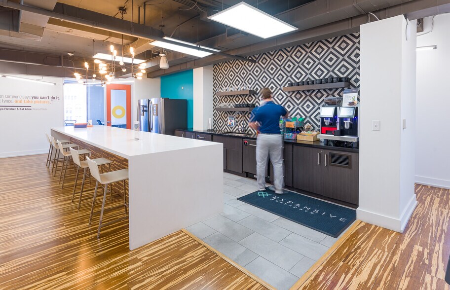 More Photos Of 701 Commerce St, Dallas Coworking Space