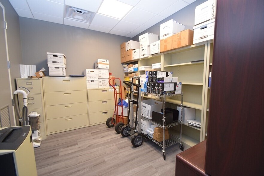 More Photos Of 181 S Franklin St, Holbrook Office For Sale