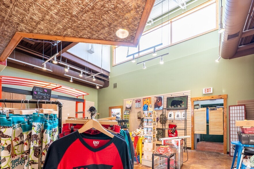 More Photos Of 528 Mount Rushmore Rd, Custer Restaurant For Sale