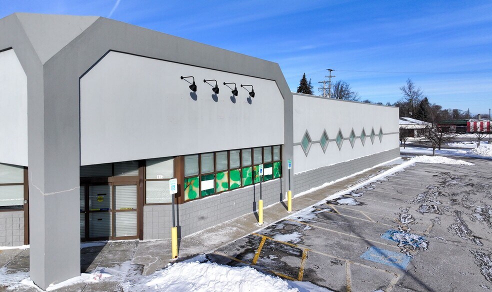 More Photos Of 117 N Mission St, Mount Pleasant Drugstore For Lease