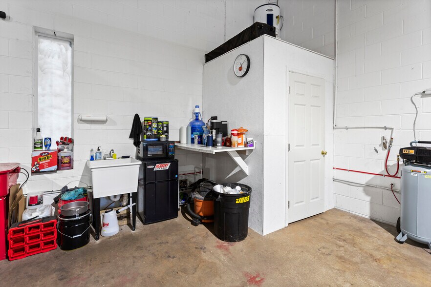 More Photos Of 400 W Main St, Walhalla General Retail For Sale