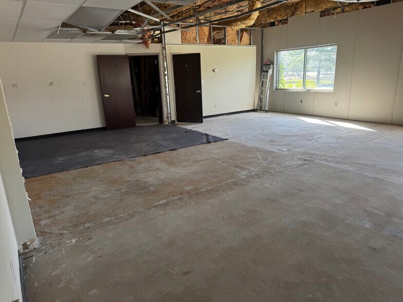 More Photos Of 230 N Equity Dr, Smithfield Medical For Lease
