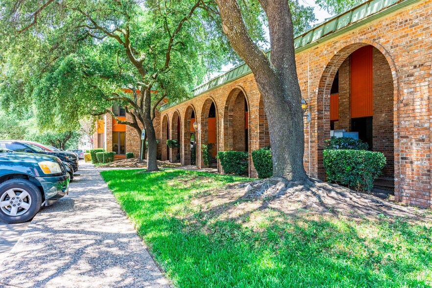 Primary Photo Of 12989 Jupiter Rd, Dallas Office For Sale