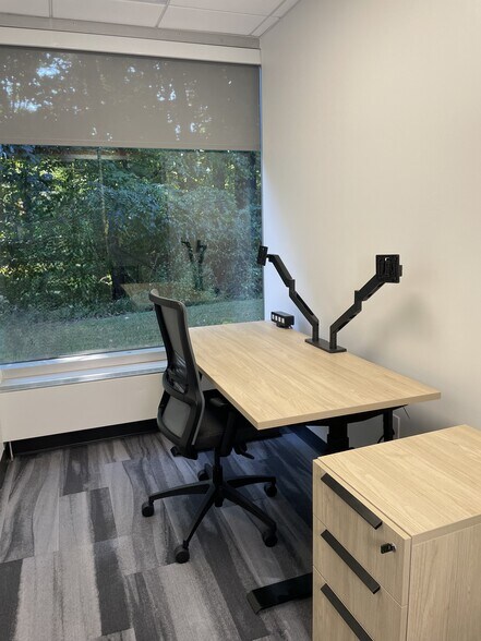 More Photos Of 1000 Northbrook Dr, Trevose Office For Sale