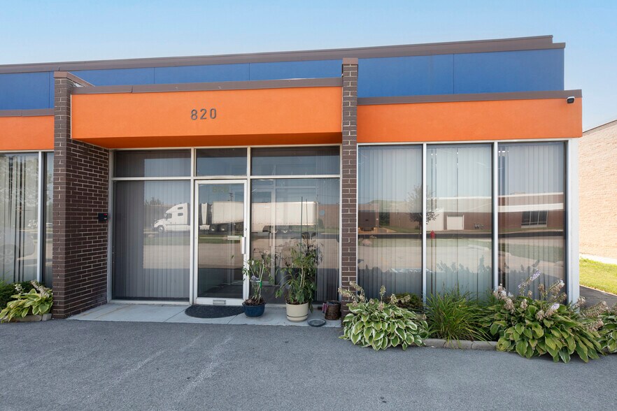 More Photos Of 820 Nicholas Blvd, Elk Grove Village Manufacturing For Lease