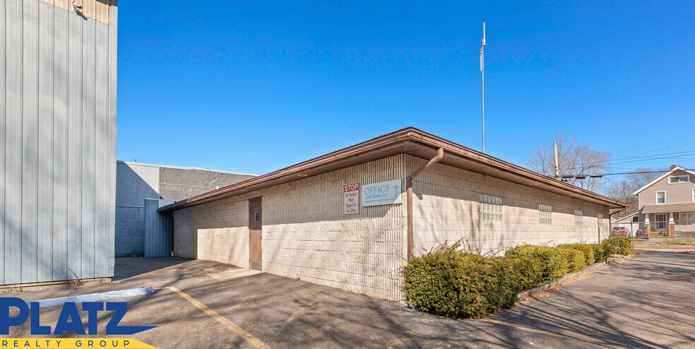 More Photos Of 1929 Larchmont Ave NE, Warren Warehouse For Sale