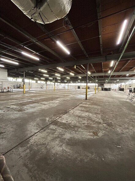 More Photos Of 4333 Veterans Memorial Hwy, Holbrook Distribution For Lease
