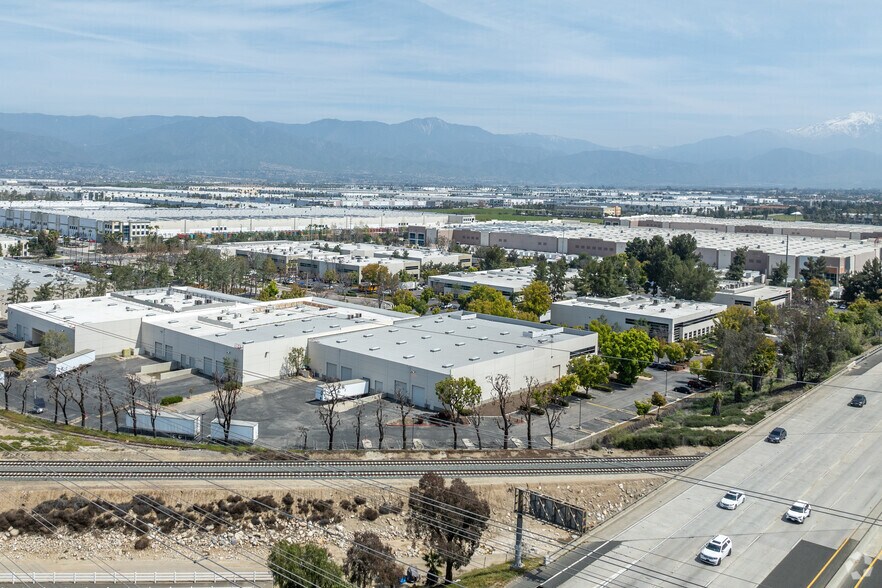 More Photos Of 1115 Research Dr, Redlands Warehouse For Lease
