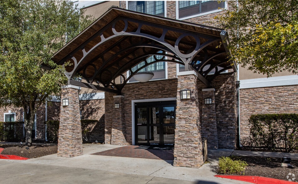 More Photos Of 13087 Research Blvd, Austin Hotel For Sale