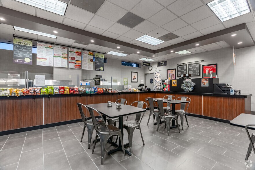 More Photos Of 17304 Preston Rd, Dallas Unknown For Lease