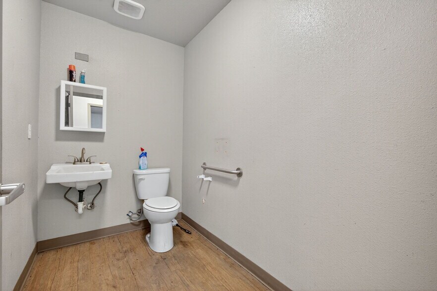 More Photos Of 3008 Ranger Hwy, Weatherford Manufacturing For Sale