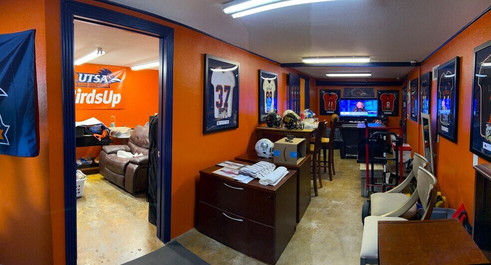 More Photos Of 9509 Yupondale Dr, Houston Warehouse For Lease