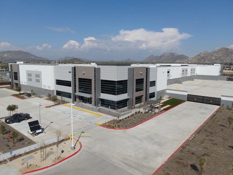 More Photos Of 3175 Wilson Ave, Perris Warehouse For Lease