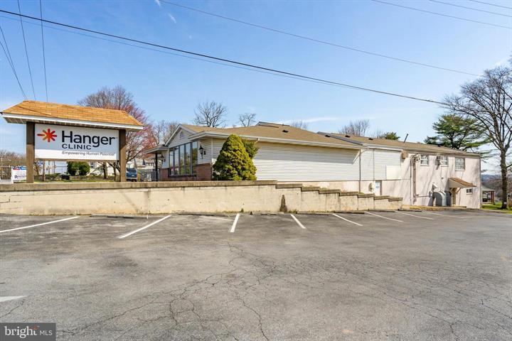 More Photos Of 915 N Hanover St, Elizabethtown Medical For Sale