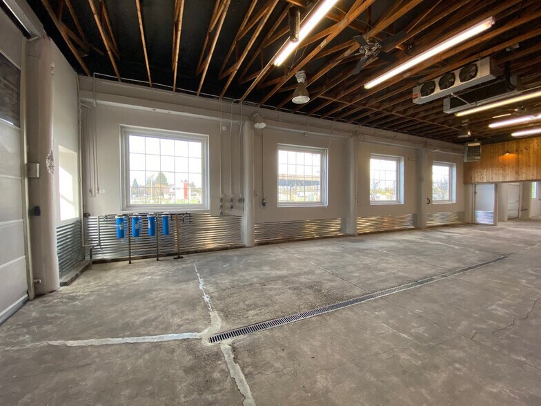 More Photos Of 258 N Kutch St, Carlton Storefront For Lease