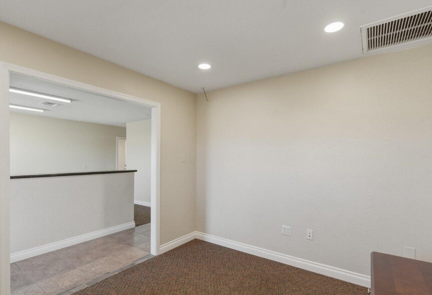 More Photos Of 3307 E Thunderbird Rd, Phoenix Office For Sale