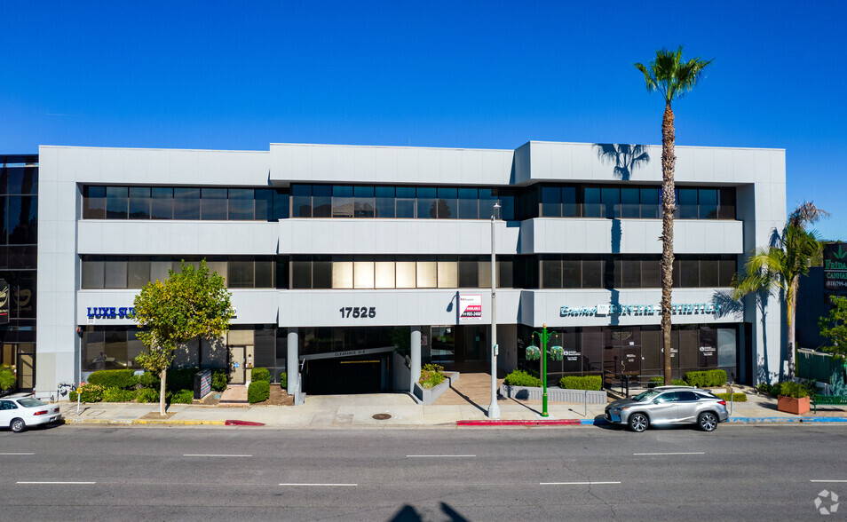 Primary Photo Of 17525 Ventura Blvd, Encino Office For Lease