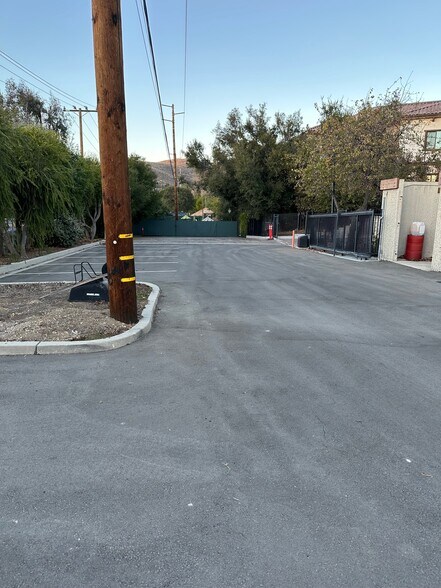 More Photos Of 77 Duesenberg Dr, Thousand Oaks Warehouse For Lease